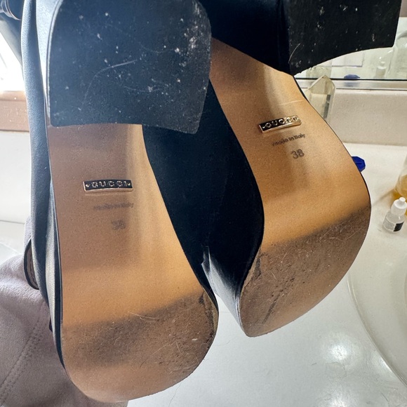 Gucci Black Leather Heels with Gold Accent - Picture 3 of 3